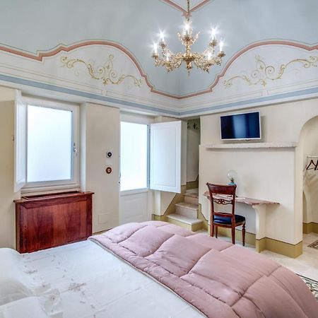 Bed and Breakfast Palazzo Stunis - Dimora Di Charme à Ostuni Extérieur photo