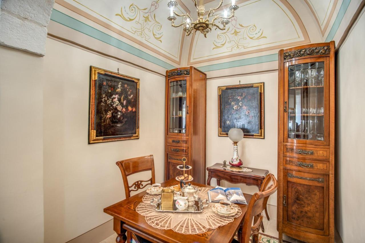 Bed and Breakfast Palazzo Stunis - Dimora Di Charme à Ostuni Extérieur photo
