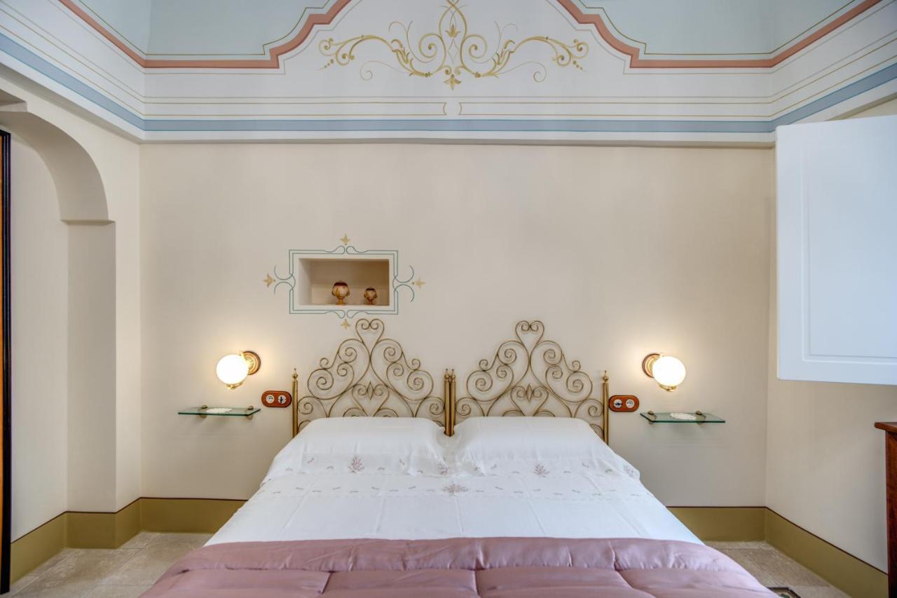 Bed and Breakfast Palazzo Stunis - Dimora Di Charme à Ostuni Extérieur photo