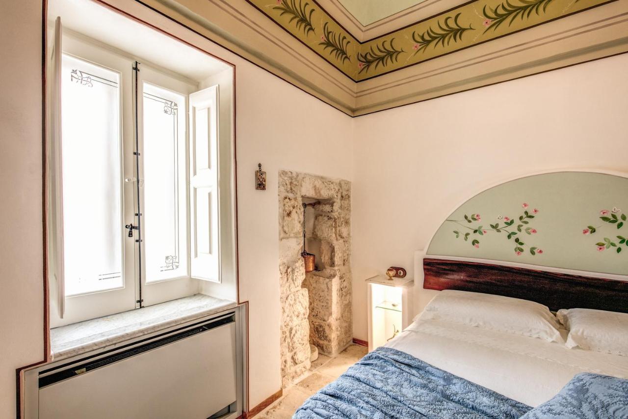 Bed and Breakfast Palazzo Stunis - Dimora Di Charme à Ostuni Extérieur photo