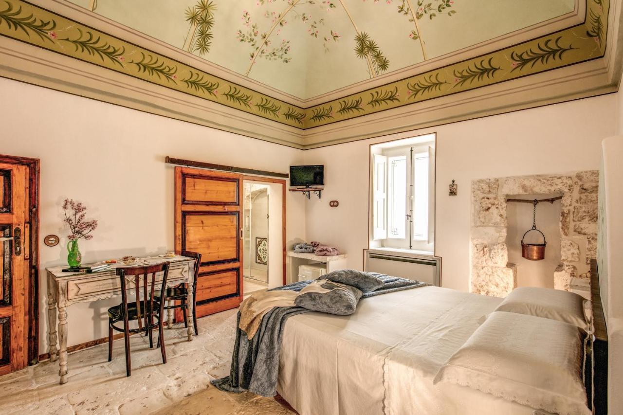 Bed and Breakfast Palazzo Stunis - Dimora Di Charme à Ostuni Extérieur photo