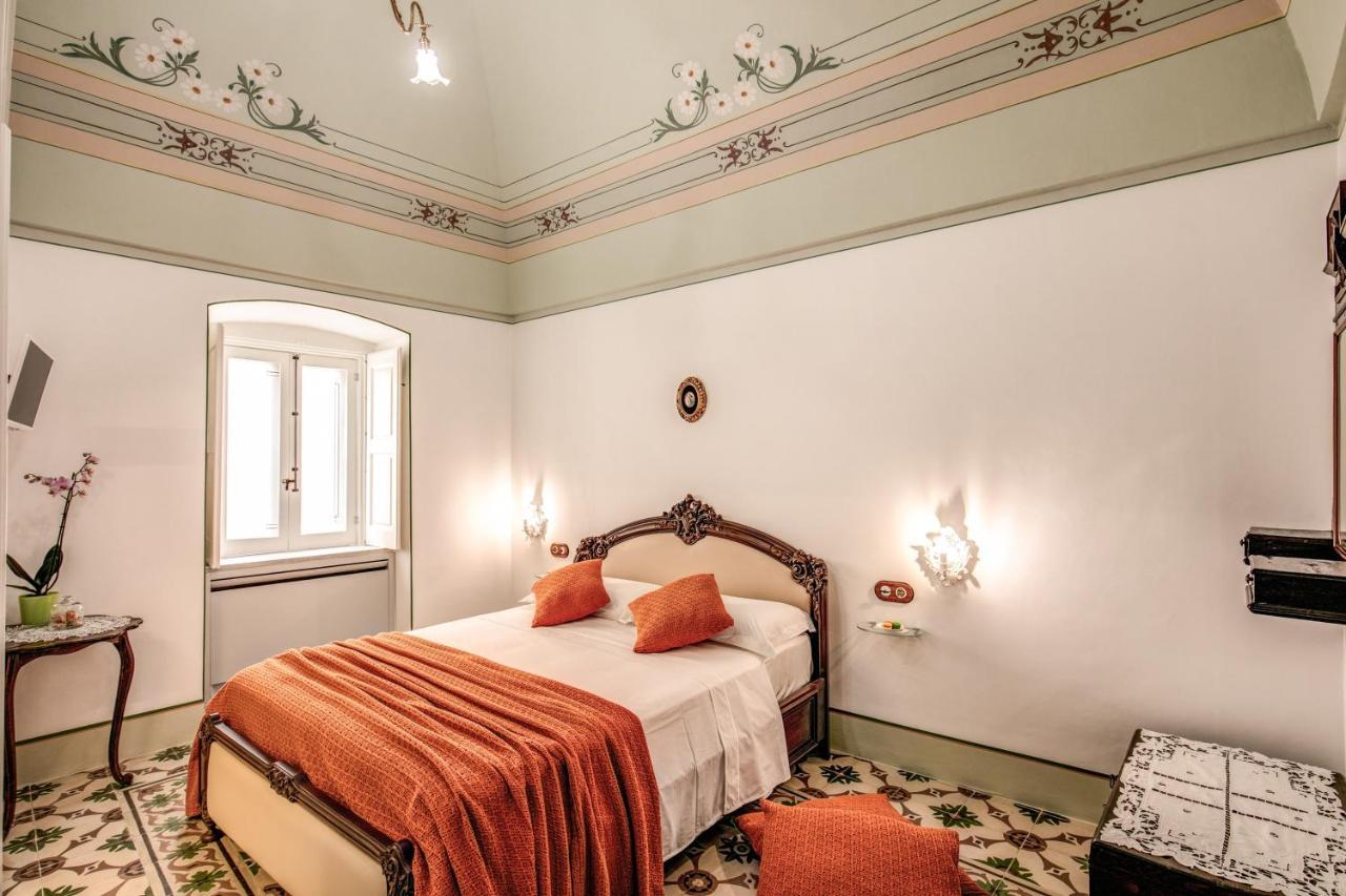 Bed and Breakfast Palazzo Stunis - Dimora Di Charme à Ostuni Extérieur photo